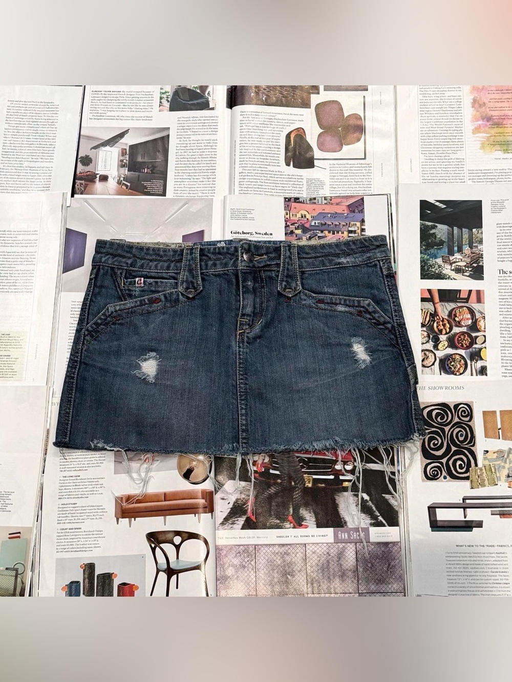 Candie’s Jeans low-rise medium wash distressed denim mini skirt size US 3